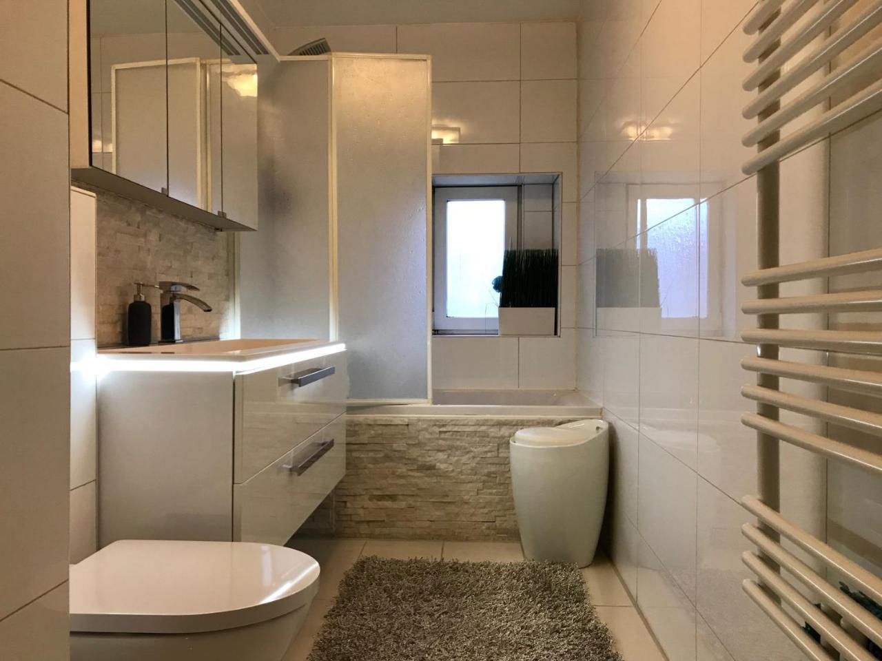 Profair Private Apartments & Rooms City Centre - Room Agency Homestay *